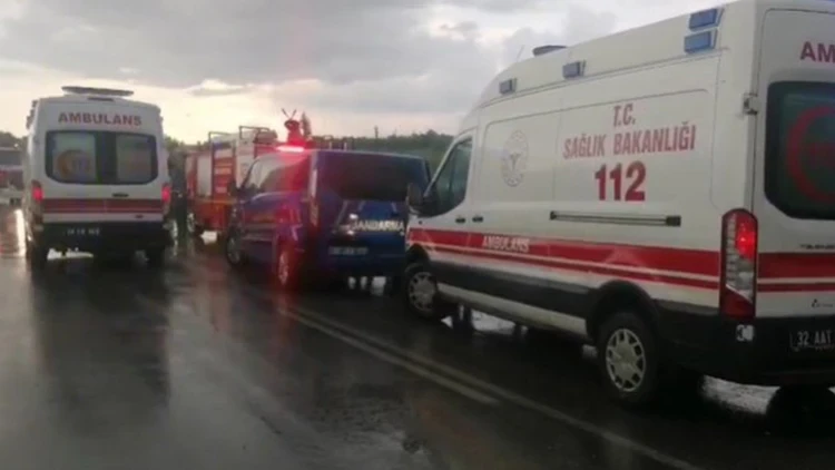 Isparta’da tur minibüsü şarampole yuvarlandı: 5 ölü, 25 yaralı