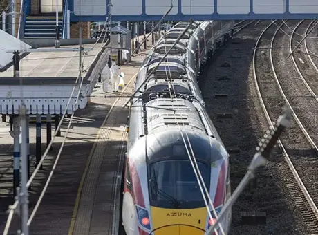 İngiltere'de feci kaza! İki yolcu treni çarpıştı: Çok sayıda yaralı var