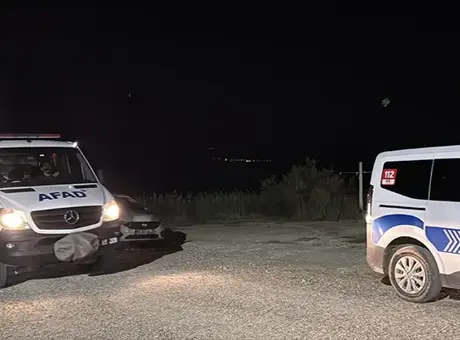 Burdur Gölü'nde kanoyla açıldıktan sonra kendilerinden haber alınamayan 2 kişi aranıyor