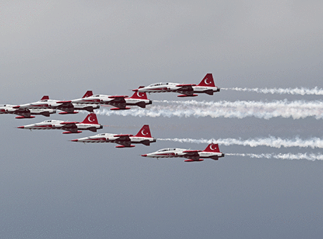 Ankara semalarında nefes kesen prova! Türk Yıldızları NATO Zirvesi öncesi son hazırlığını yaptı