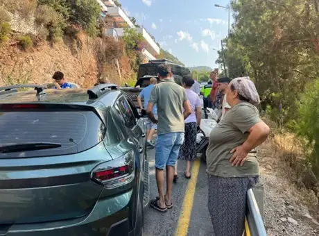 Fethiye'de zincirleme kazada acı son! Ağabeyinin kullandığı otomobilden savrulan genç yaşamını yitirdi